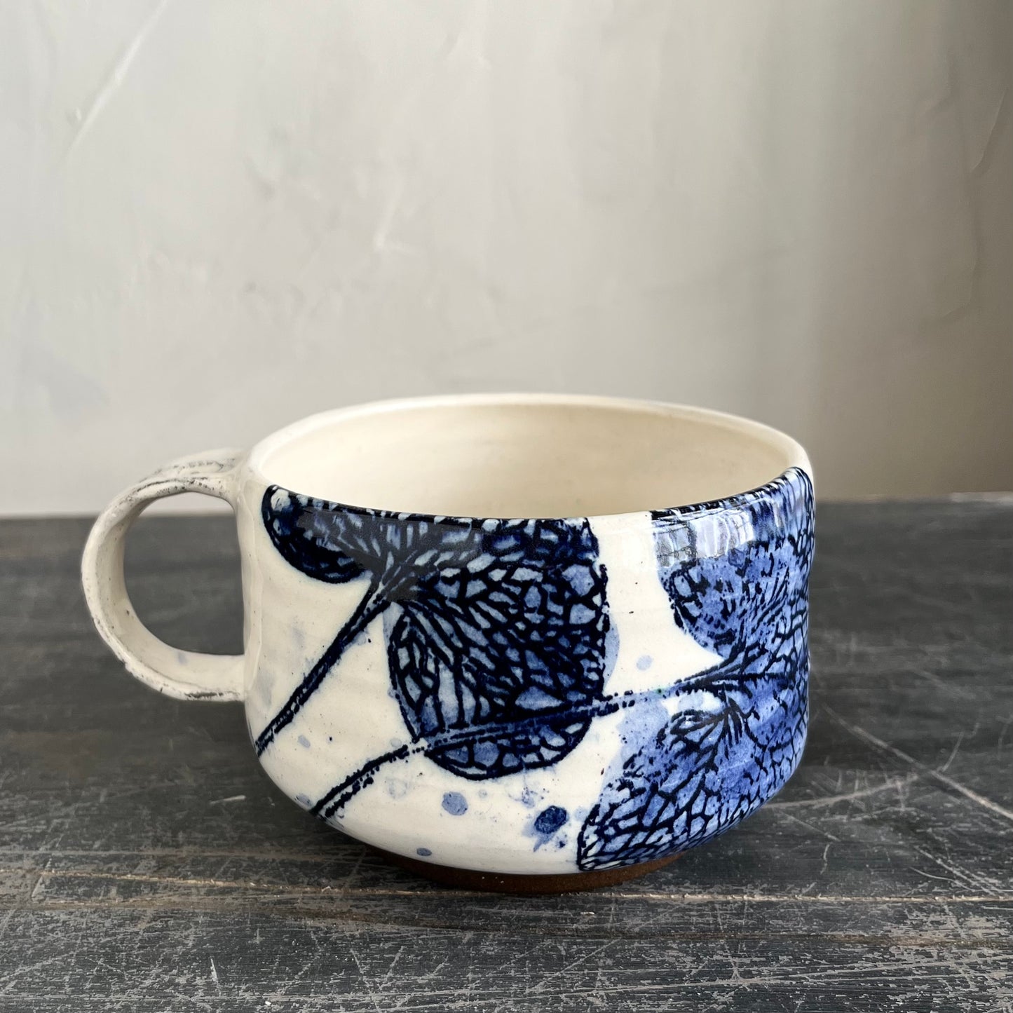 Blue leaf mug
